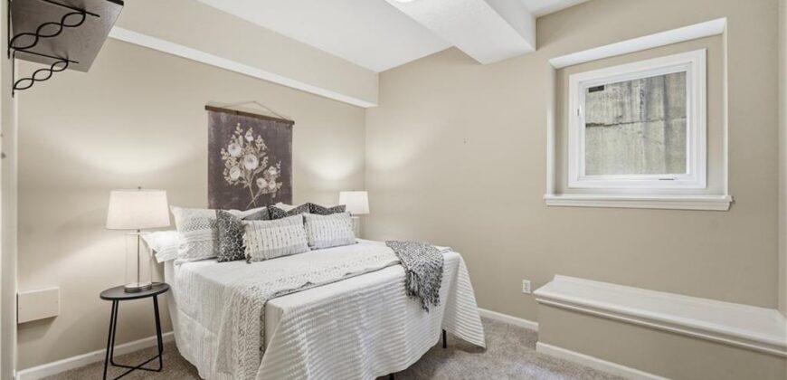 5316 NW Bluff Drive, Parkville, MO 64152