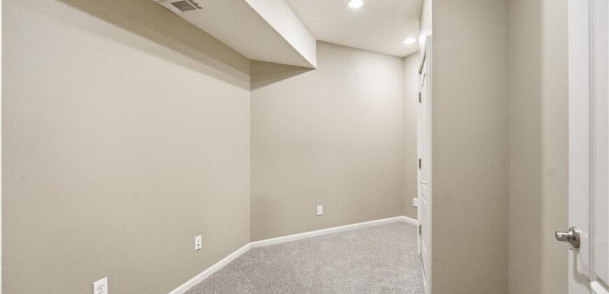 5316 NW Bluff Drive, Parkville, MO 64152