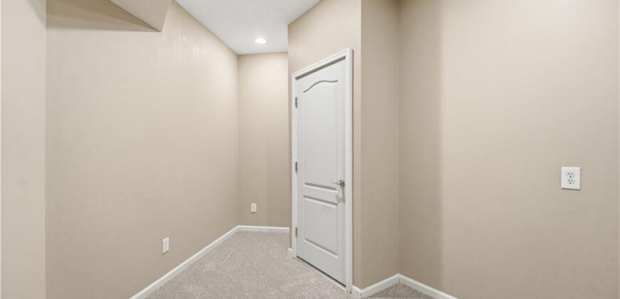 5316 NW Bluff Drive, Parkville, MO 64152