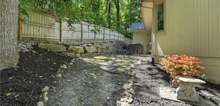 5316 NW Bluff Drive, Parkville, MO 64152