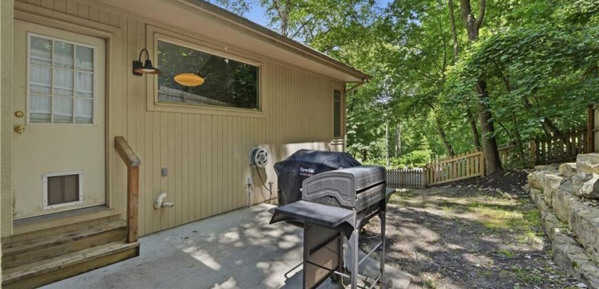 5316 NW Bluff Drive, Parkville, MO 64152