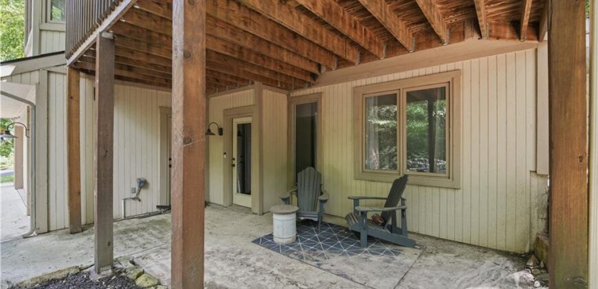 5316 NW Bluff Drive, Parkville, MO 64152