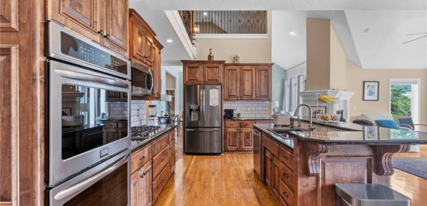 9020 N Oxford Avenue, Kansas City, MO 64157