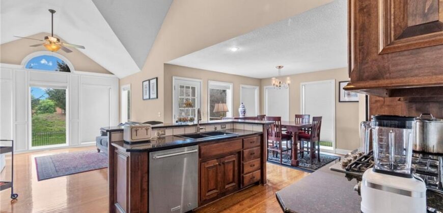 9020 N Oxford Avenue, Kansas City, MO 64157
