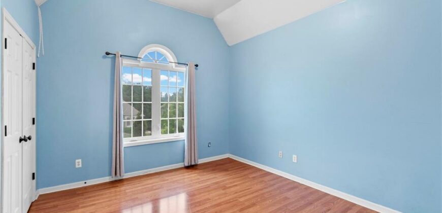 9020 N Oxford Avenue, Kansas City, MO 64157