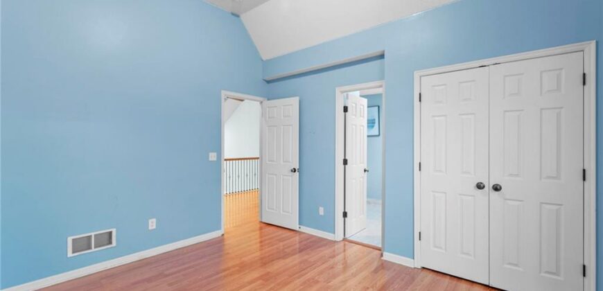 9020 N Oxford Avenue, Kansas City, MO 64157