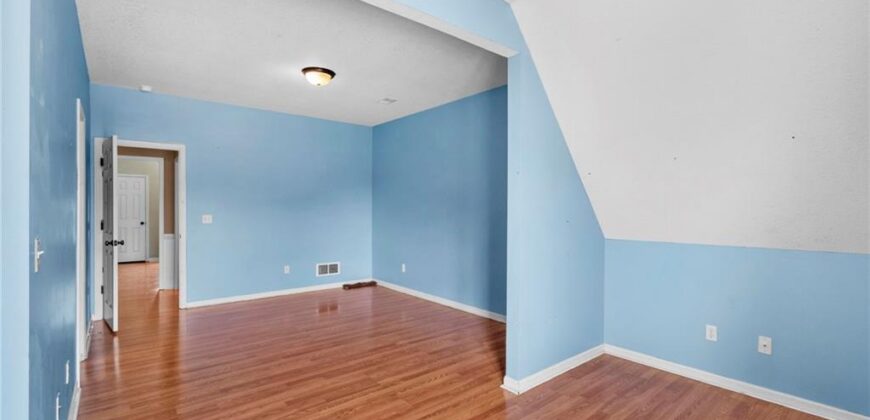 9020 N Oxford Avenue, Kansas City, MO 64157