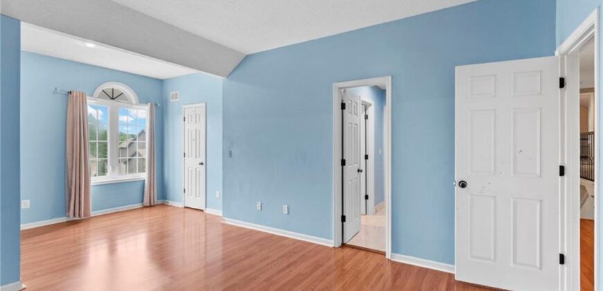 9020 N Oxford Avenue, Kansas City, MO 64157