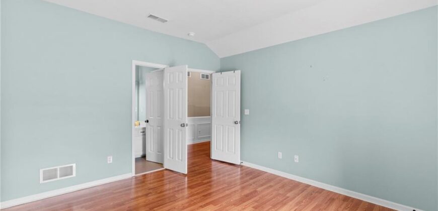 9020 N Oxford Avenue, Kansas City, MO 64157