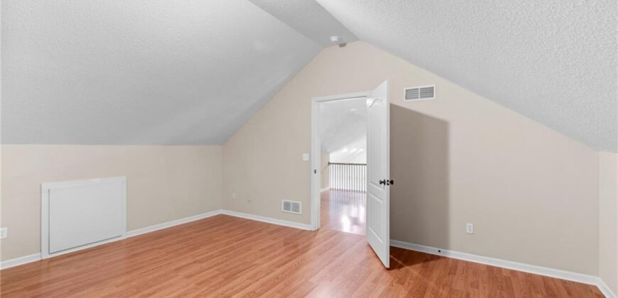 9020 N Oxford Avenue, Kansas City, MO 64157