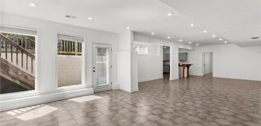 9020 N Oxford Avenue, Kansas City, MO 64157