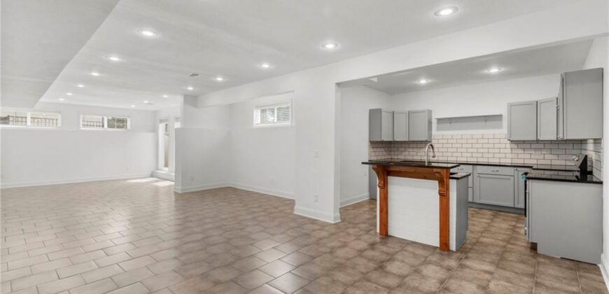 9020 N Oxford Avenue, Kansas City, MO 64157