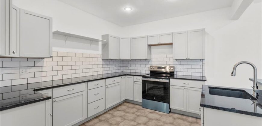 9020 N Oxford Avenue, Kansas City, MO 64157