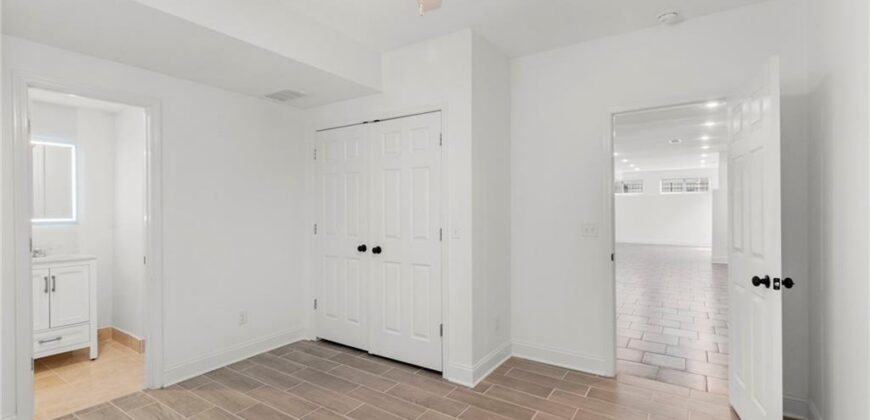 9020 N Oxford Avenue, Kansas City, MO 64157