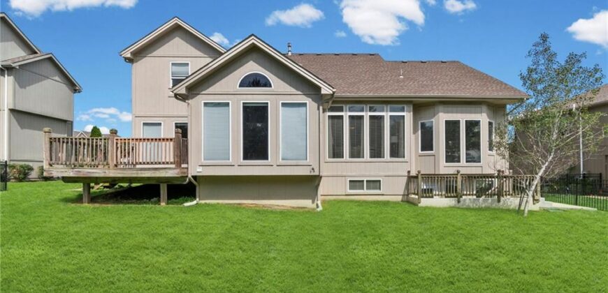 9020 N Oxford Avenue, Kansas City, MO 64157