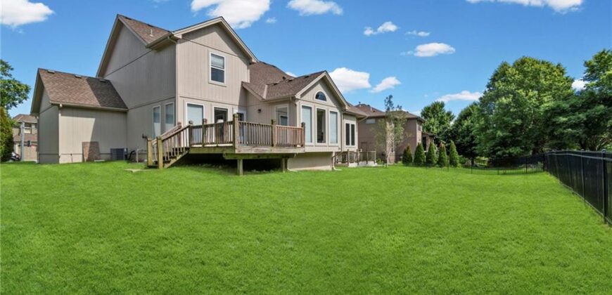 9020 N Oxford Avenue, Kansas City, MO 64157