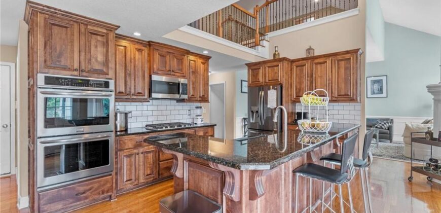 9020 N Oxford Avenue, Kansas City, MO 64157