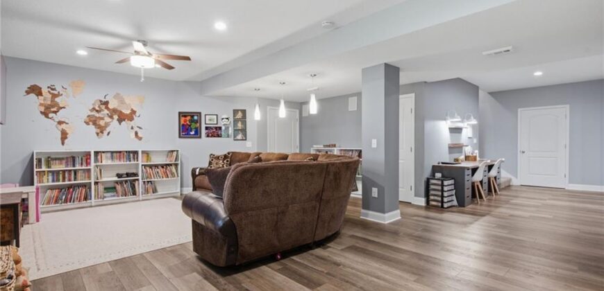 8612 N Farley Avenue, Kansas City, MO 64157