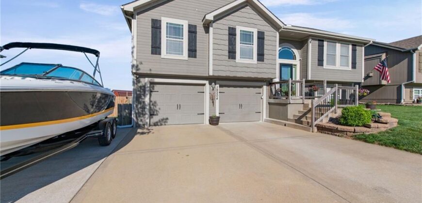 19204 Corbyn Lane, Smithville, MO 64089
