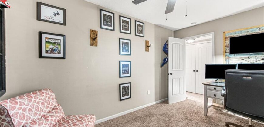 19204 Corbyn Lane, Smithville, MO 64089