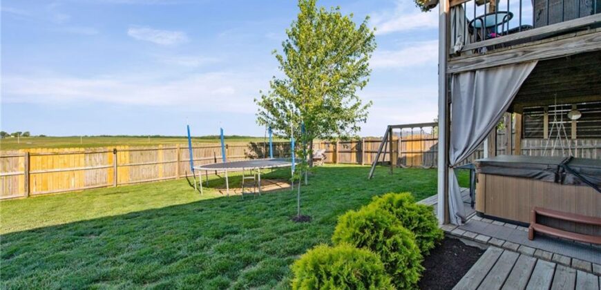 19204 Corbyn Lane, Smithville, MO 64089