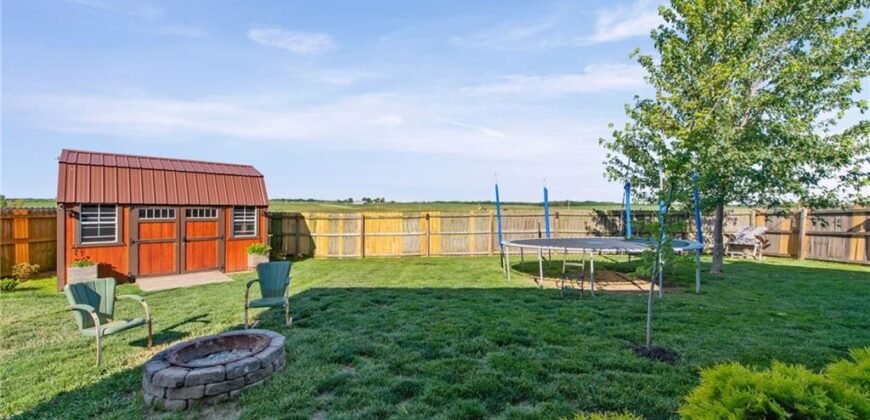 19204 Corbyn Lane, Smithville, MO 64089