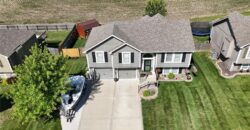 19204 Corbyn Lane, Smithville, MO 64089