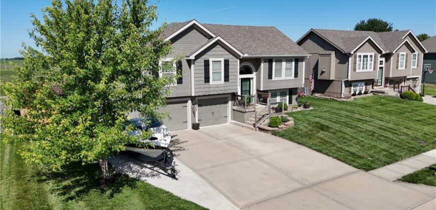 19204 Corbyn Lane, Smithville, MO 64089
