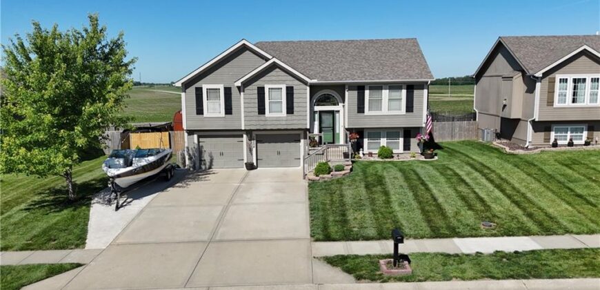19204 Corbyn Lane, Smithville, MO 64089