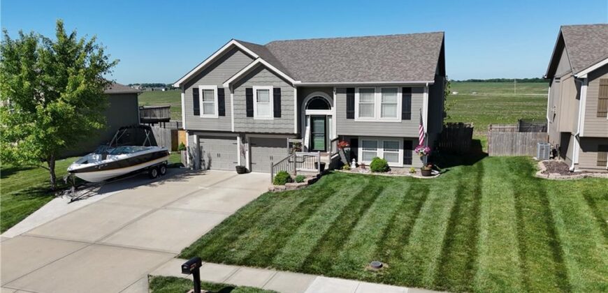 19204 Corbyn Lane, Smithville, MO 64089