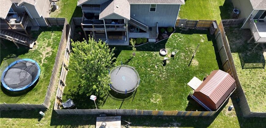 19204 Corbyn Lane, Smithville, MO 64089