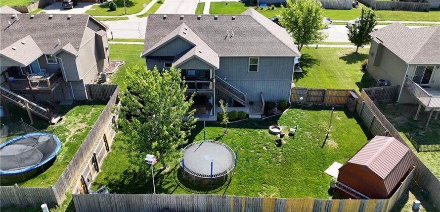 19204 Corbyn Lane, Smithville, MO 64089