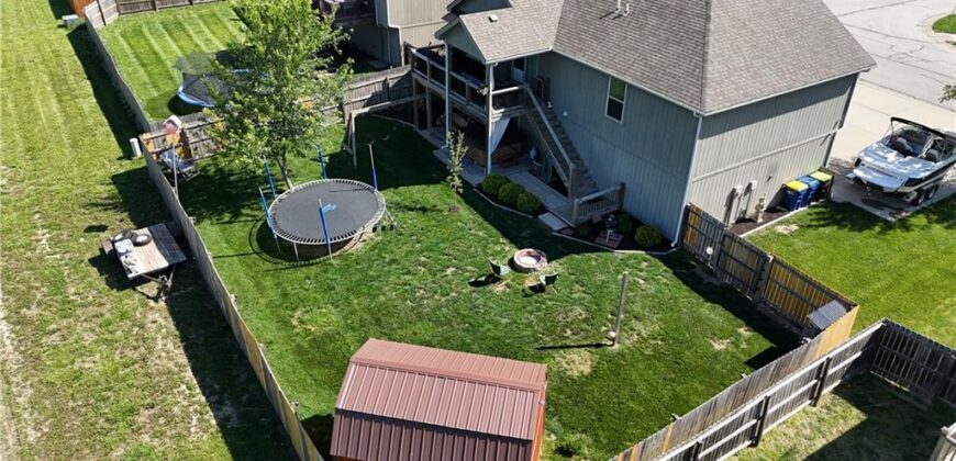 19204 Corbyn Lane, Smithville, MO 64089