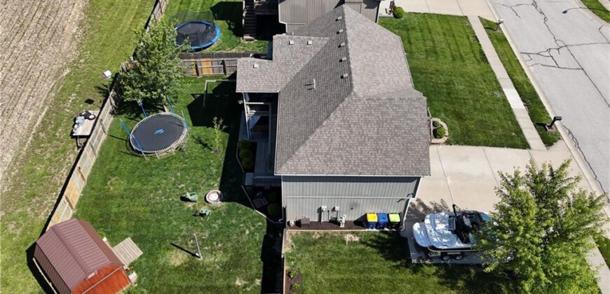 19204 Corbyn Lane, Smithville, MO 64089