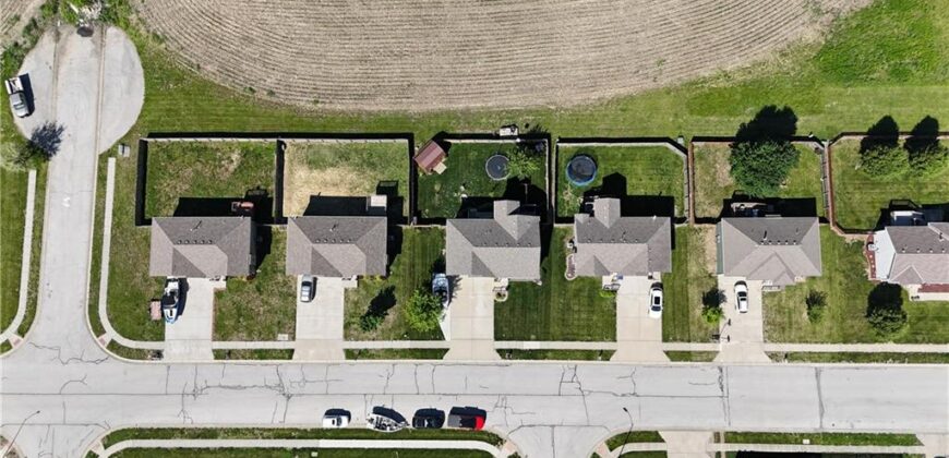 19204 Corbyn Lane, Smithville, MO 64089