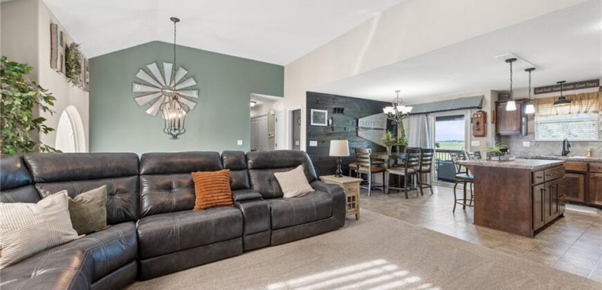 19204 Corbyn Lane, Smithville, MO 64089