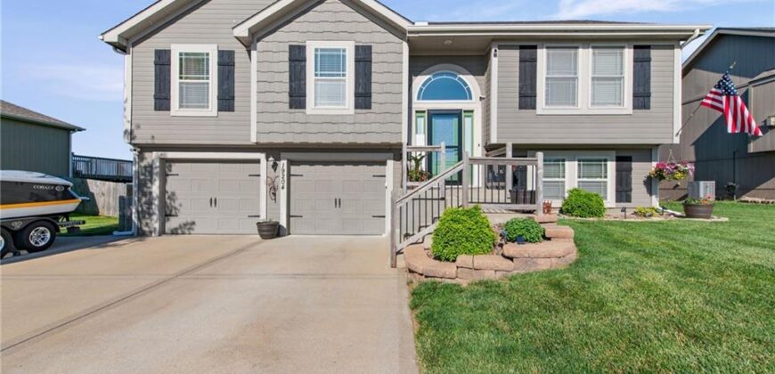 19204 Corbyn Lane, Smithville, MO 64089