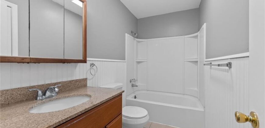 5924 NW Creekview Drive, Parkville, MO 64152