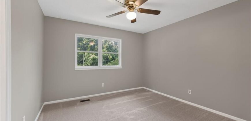 5924 NW Creekview Drive, Parkville, MO 64152