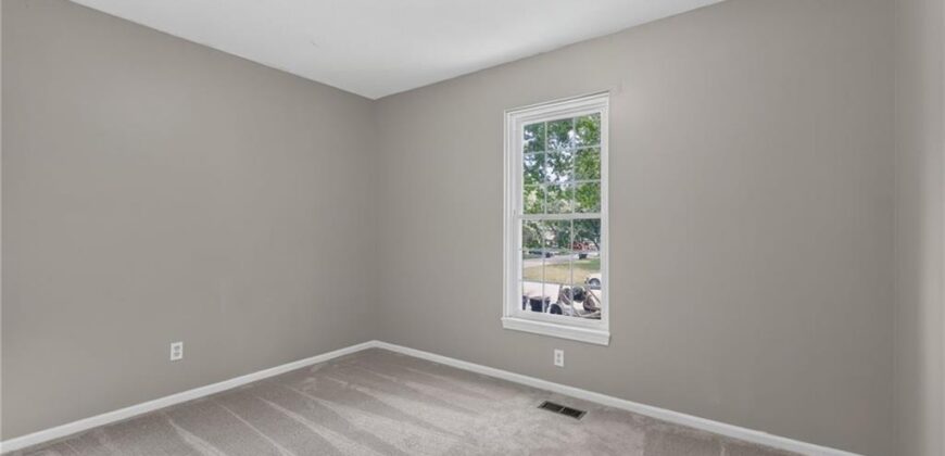 5924 NW Creekview Drive, Parkville, MO 64152