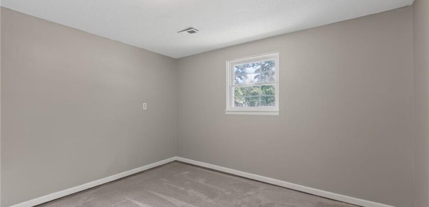 5924 NW Creekview Drive, Parkville, MO 64152