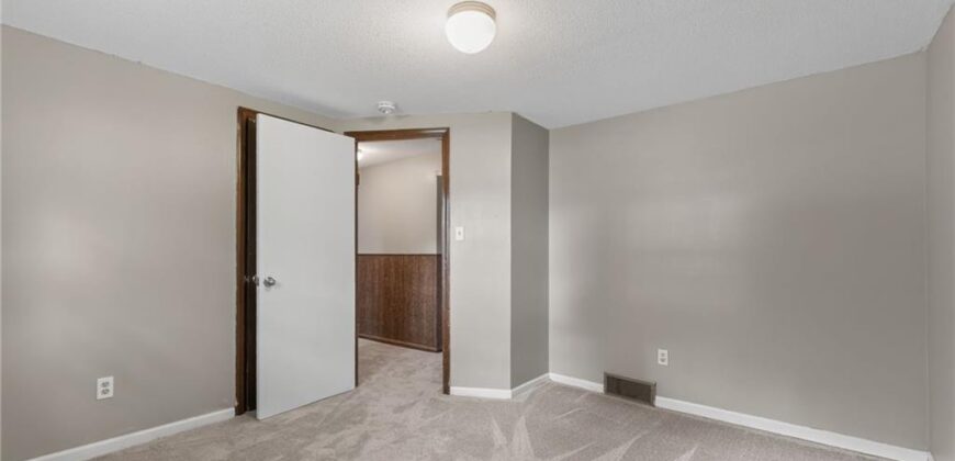 5924 NW Creekview Drive, Parkville, MO 64152