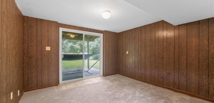 5924 NW Creekview Drive, Parkville, MO 64152