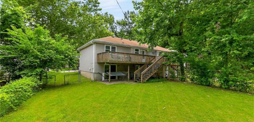 5924 NW Creekview Drive, Parkville, MO 64152