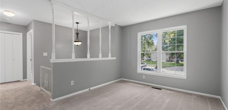 5924 NW Creekview Drive, Parkville, MO 64152