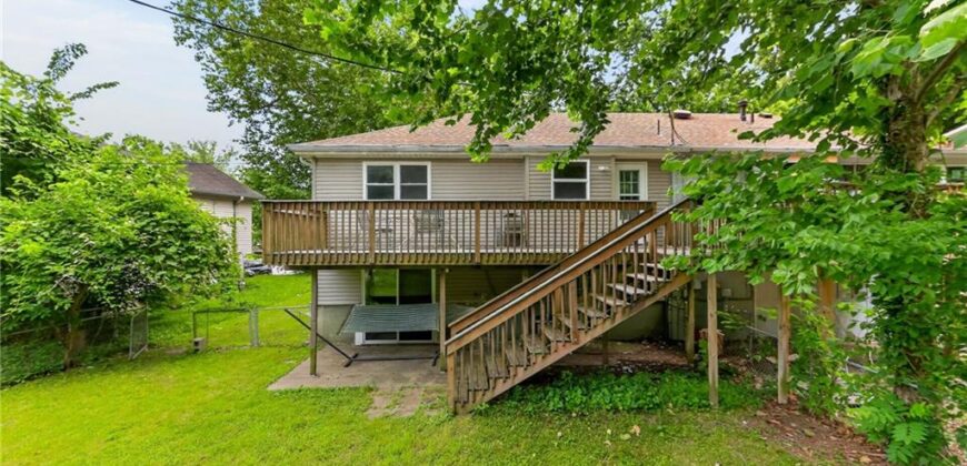5924 NW Creekview Drive, Parkville, MO 64152