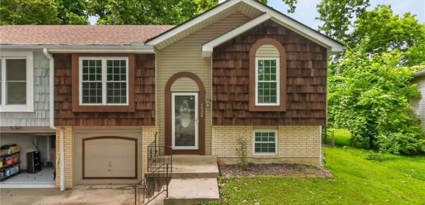 5924 NW Creekview Drive, Parkville, MO 64152