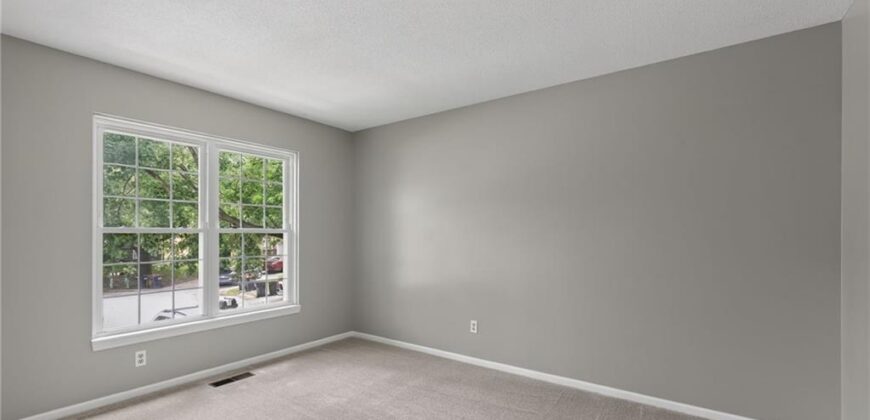 5924 NW Creekview Drive, Parkville, MO 64152