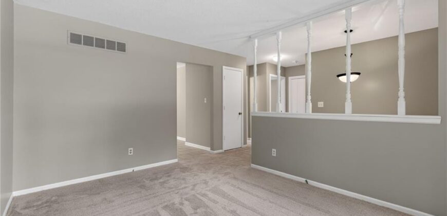5924 NW Creekview Drive, Parkville, MO 64152