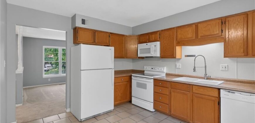 5924 NW Creekview Drive, Parkville, MO 64152